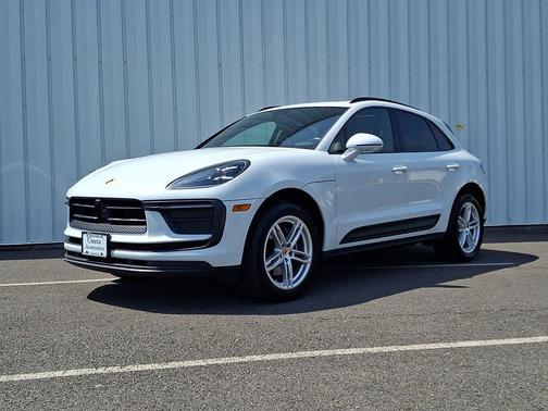 Carrara White 2025 Porsche Macan Macan