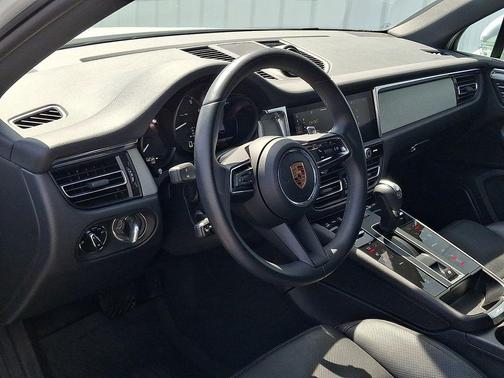 Carrara White 2025 Porsche Macan Macan