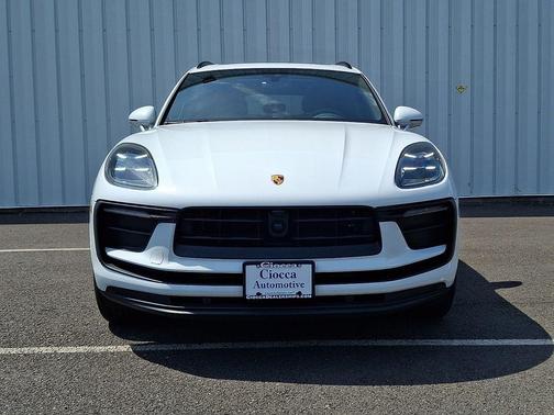 Carrara White 2025 Porsche Macan Macan