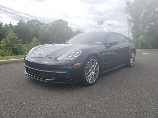 2018 Porsche Panamera RWD