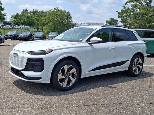 2025 Audi Q6 e-tron Premium Plus quattro