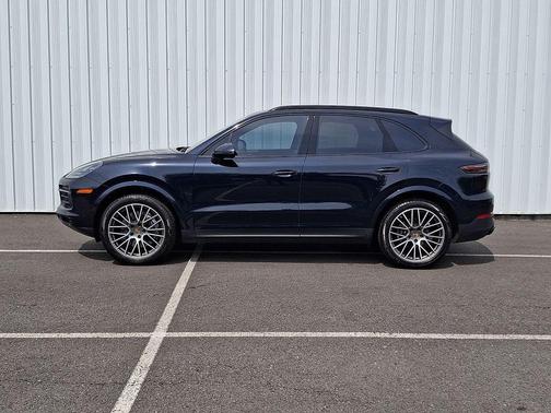 Moonlight Blue 2023 Porsche Cayenne Platinum Edition