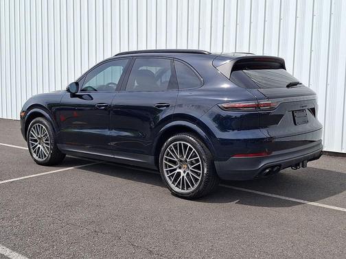 Moonlight Blue 2023 Porsche Cayenne Platinum Edition