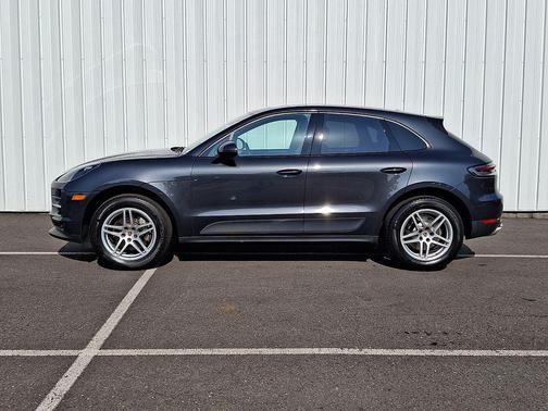 Volcano Grey Metallic 2020 Porsche Macan Macan