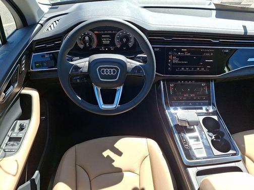 Mythos Black Metallic 2026 Audi Q7 quattro