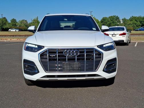 Glacier White Metallic 2023 Audi Q5 40 Premium Plus