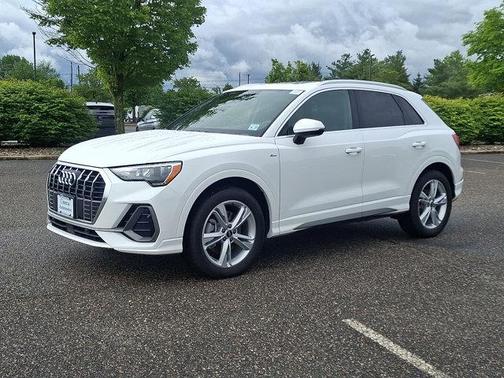 2022 Audi Q3 45 S line Premium
