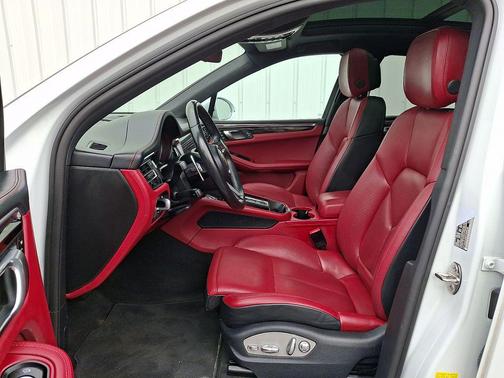Carrara White 2023 Porsche Macan Macan