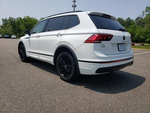 2022 Volkswagen Tiguan 2.0T SE R-Line Black 4MOTION