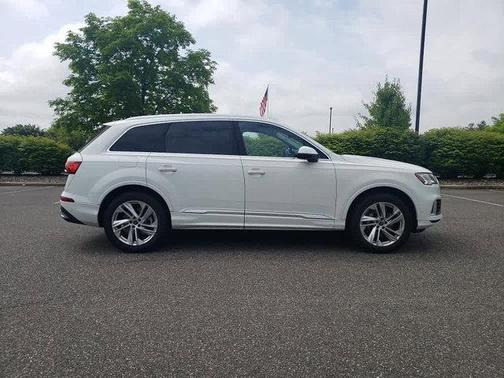 2024 Audi Q7 55 Premium Plus