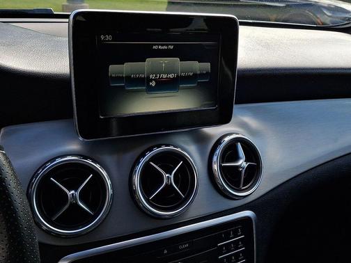 Polar Silver Metallic 2017 Mercedes-Benz GLA 250 4MATIC