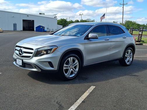 Polar Silver Metallic 2017 Mercedes-Benz GLA 250 4MATIC