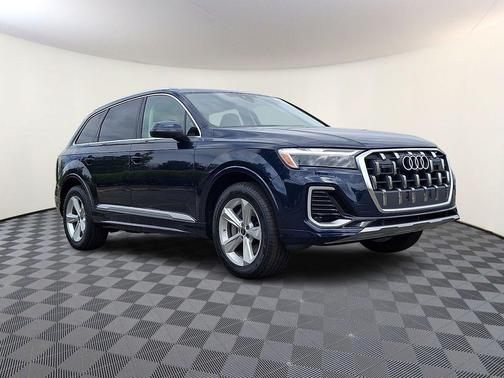 Waitomo Blue Metallic 2026 Audi Q7 45 Premium