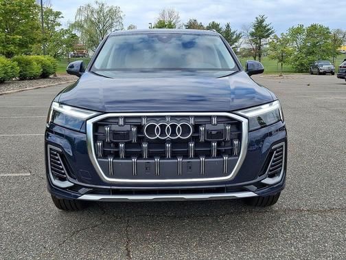 Waitomo Blue Metallic 2026 Audi Q7 45 Premium
