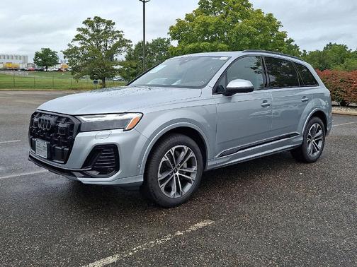 Satellite Silver 2026 Audi Q7 45 Premium Plus