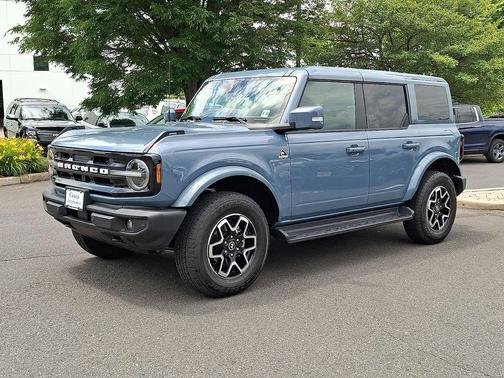 Azure Gray Metallic Tri-Coat 2025 Ford Bronco Outer Banks