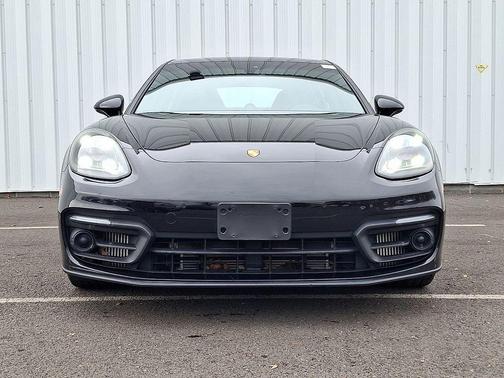 Black 2023 Porsche Panamera 4 Platinum Edition