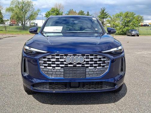 Navarra Blue Metallic 2026 Audi Q5 Premium TFSI quattro S tronic