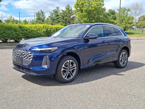 Navarra Blue Metallic 2026 Audi Q5 Premium TFSI quattro S tronic