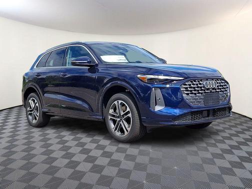 Navarra Blue Metallic 2026 Audi Q5 Premium TFSI quattro S tronic