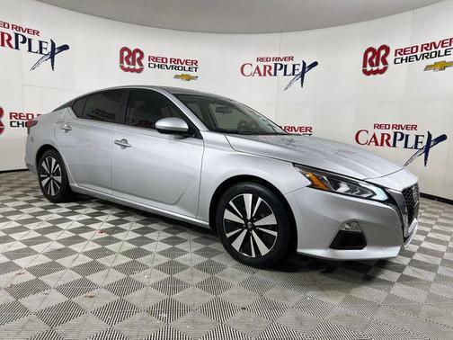 Brilliant Silver Metallic 2022 Nissan Altima 2.5 SV