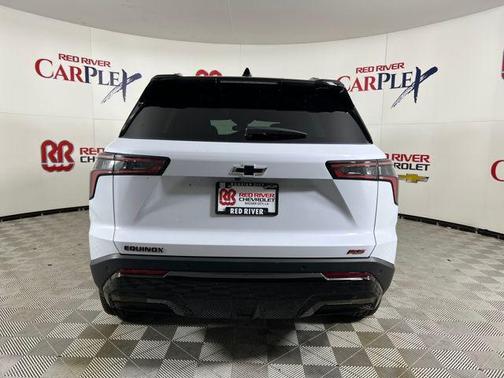 Polar White Tricoat 2026 Chevrolet Equinox FWD RS