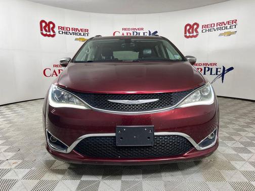 Velvet Red Pearlcoat 2017 Chrysler Pacifica Limited