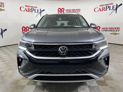 Platinum Gray Metallic 2024 Volkswagen Taos 1.5T SE