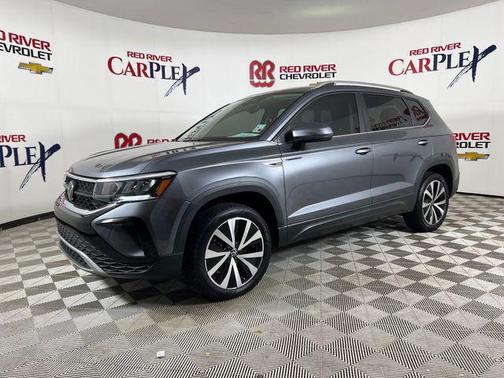 Platinum Gray Metallic 2024 Volkswagen Taos 1.5T SE