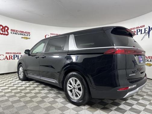 2023 Kia Carnival LX