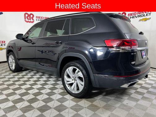 Deep Black Pearl 2022 Volkswagen Atlas 3.6L SE w/Technology