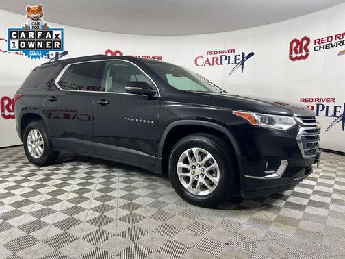 Mosaic Black Metallic 2021 Chevrolet Traverse LT Cloth