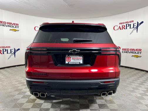 Radiant Red Tintcoat 2026 Chevrolet Traverse LT