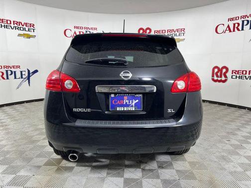 Super Black Metallic 2011 Nissan Rogue SV