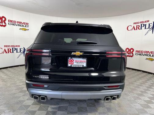 Mosaic Black Metallic 2026 Chevrolet Traverse LT