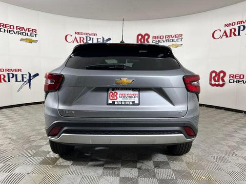 Sterling Gray Metallic 2026 Chevrolet Trax LT