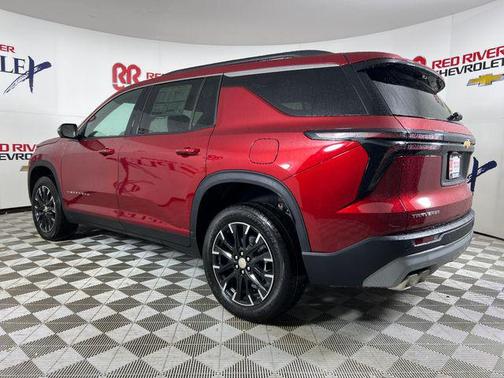 Radiant Red Tintcoat 2026 Chevrolet Traverse LT