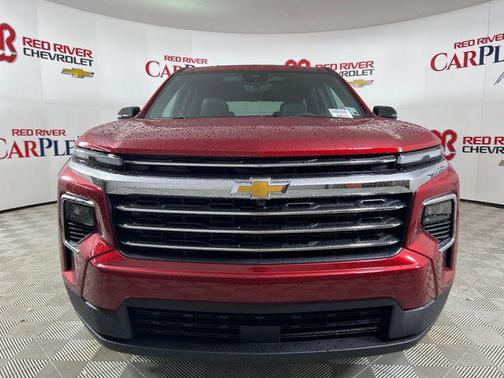 Radiant Red Tintcoat 2026 Chevrolet Traverse LT