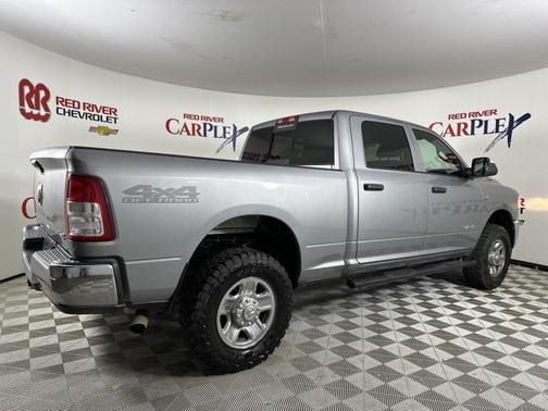 2022 RAM 2500 Tradesman Crew Cab 4x4 6'4' Box