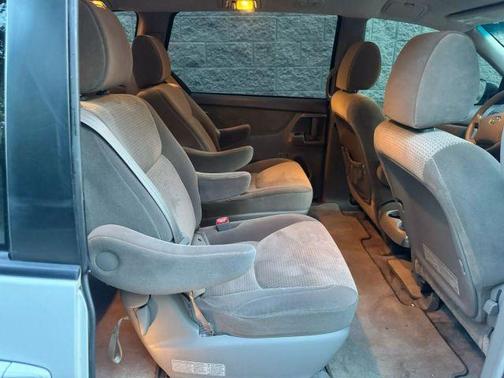 2009 Toyota Sienna LE