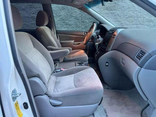 2009 Toyota Sienna LE
