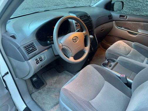2009 Toyota Sienna LE