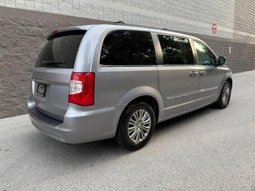 2014 Chrysler Town & Country Touring-L