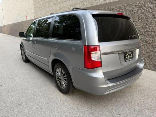 2014 Chrysler Town & Country Touring-L