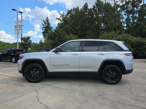 2024 Jeep Grand Cherokee Laredo