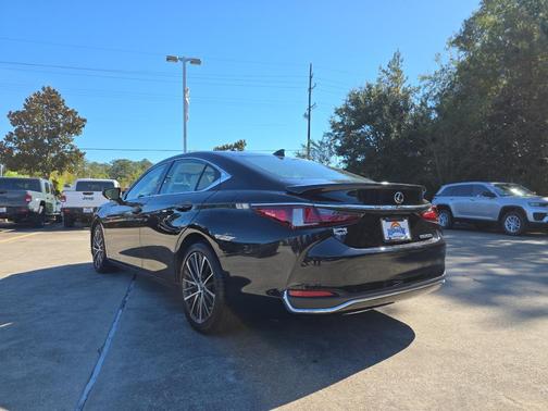 2024 Lexus ES 300h Premium