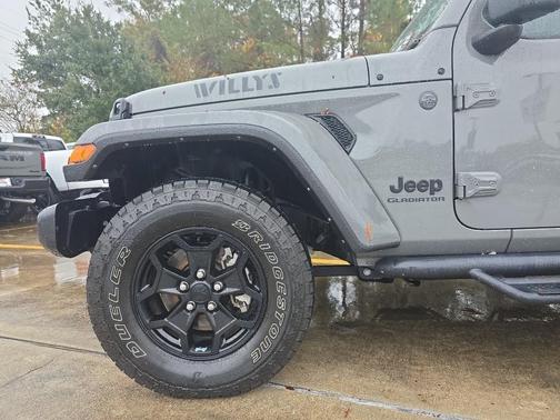 2022 Jeep Gladiator Sport