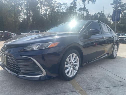 2022 Toyota Camry LE