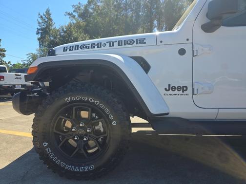 2025 Jeep Gladiator Sport