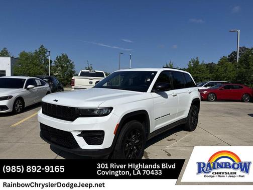 Bright White Clearcoat 2024 Jeep Grand Cherokee Laredo